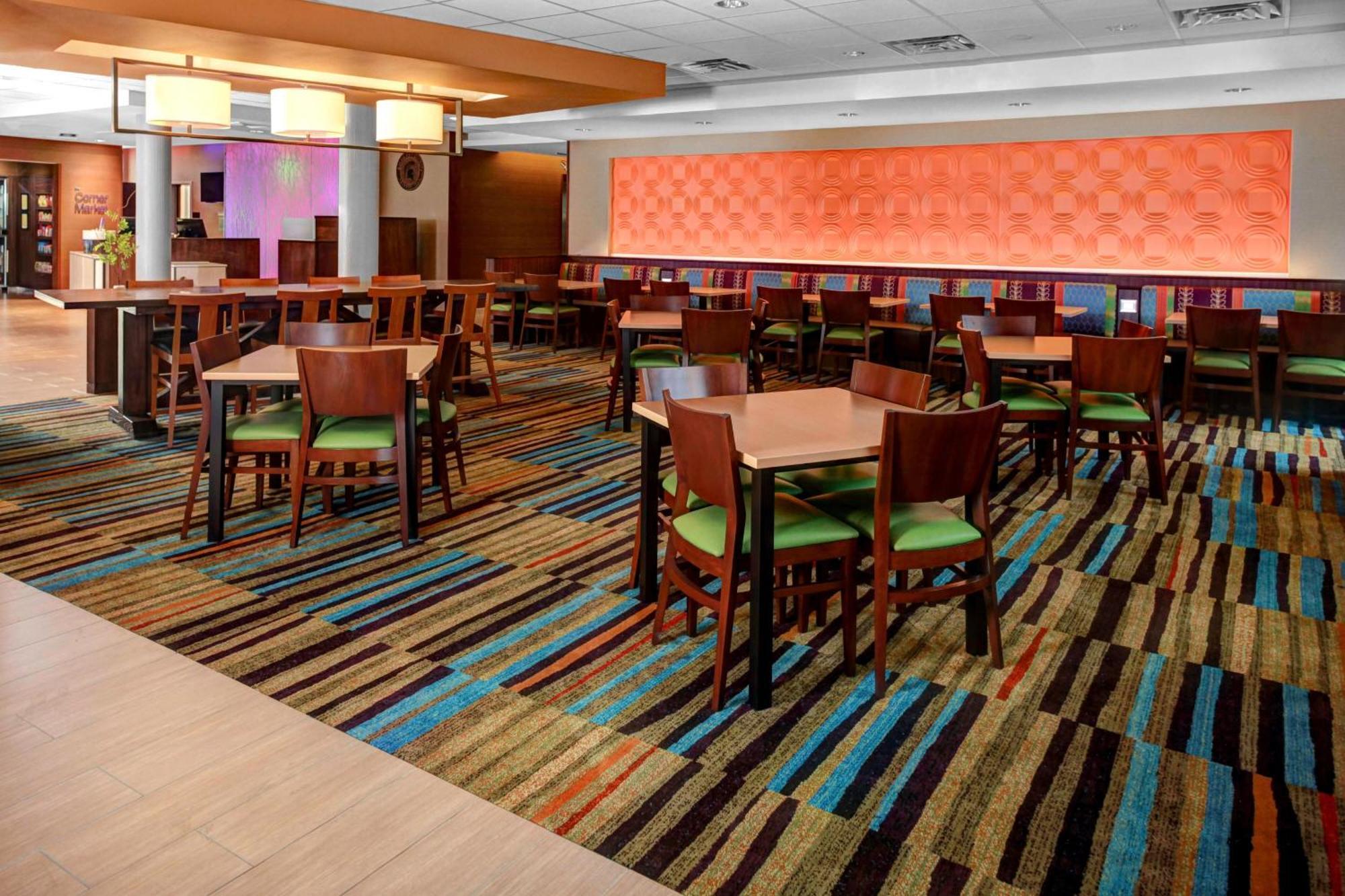 Fairfield Inn & Suites By Marriott Lansing At Eastwood Exterior photo