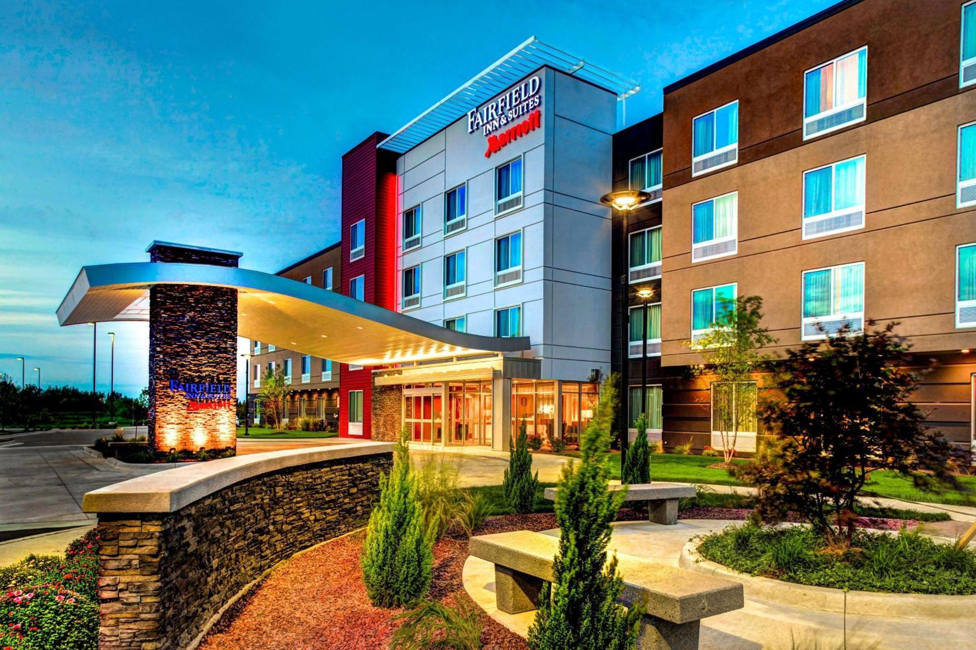 Fairfield Inn & Suites By Marriott Lansing At Eastwood Exterior photo